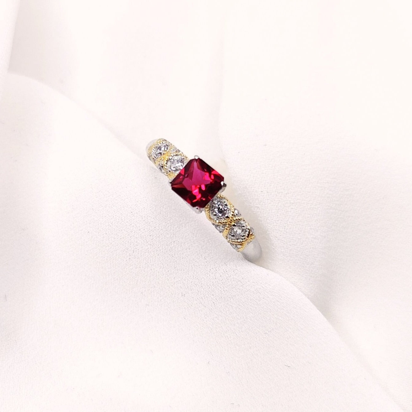 RUBIA Red Stone Ring